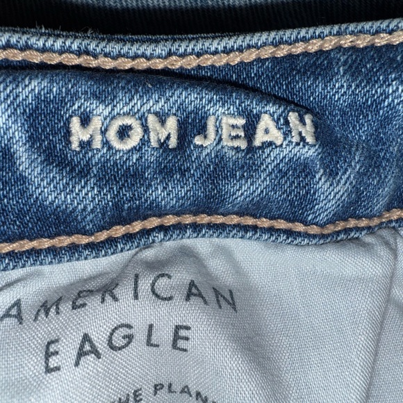 American Eagle Mom Jeans High Rise size 4 - Picture 7 of 7